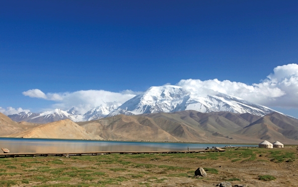 新疆雪山图片
