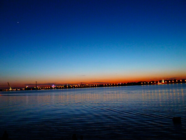 夜空中的哈尔滨图片