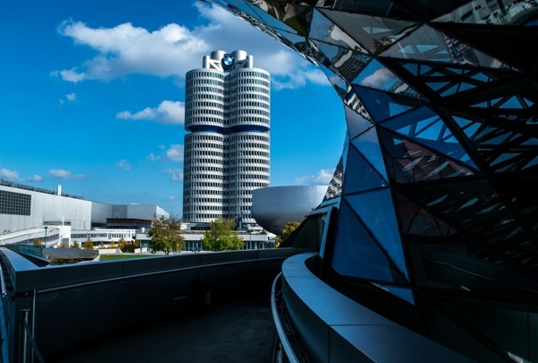 BMW总部大楼