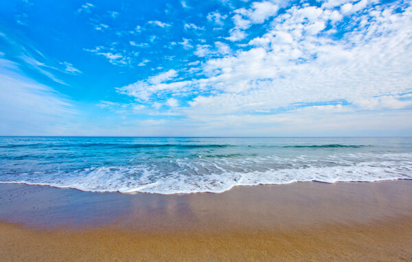 海岸蓝天海浪图片