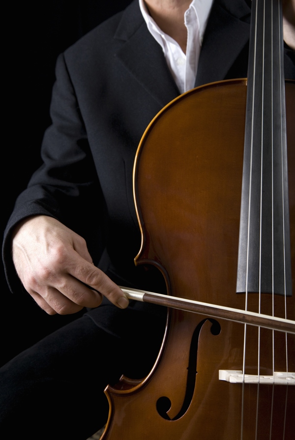 拉大提琴的音乐人图片