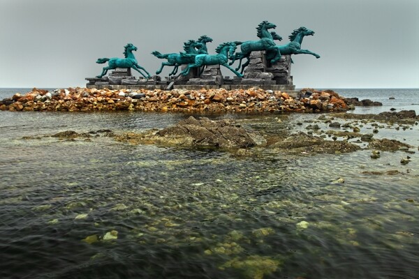 养马岛雕像图片