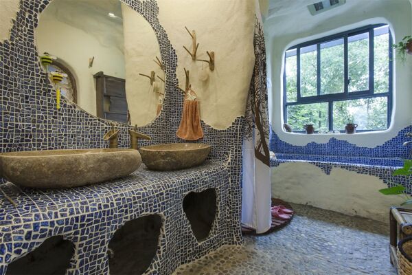 现代艺术浴室斑点洗手台室内装修效果图