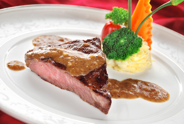 美味酱汁果木肥牛扒精致摆盘