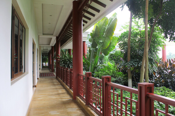 中式古典建筑红柱园林木栈走廊