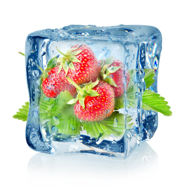 冰块里的草莓