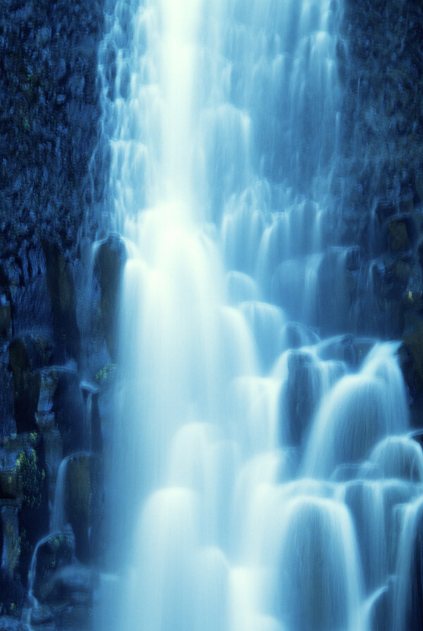 高山流水瀑布风景画图片