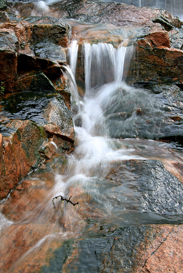 溪水